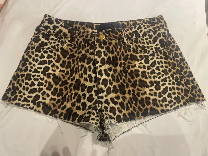 Short Animale estampado de onça - tamanho 36