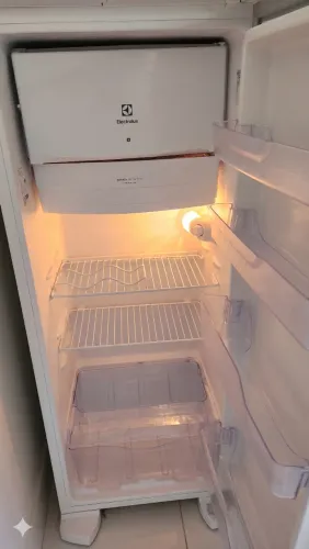 Geladeira Electrolux RE31 240L - Excelente Estado!