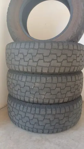 Vendo 4 pneus usados aro 17