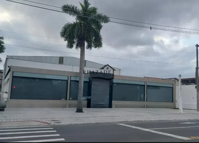 Sala Comercial em Piratininga próximo a entrada de Camboinhas