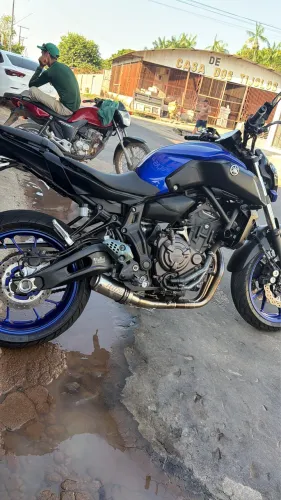 Vendo essa moto de garagem muito nova.