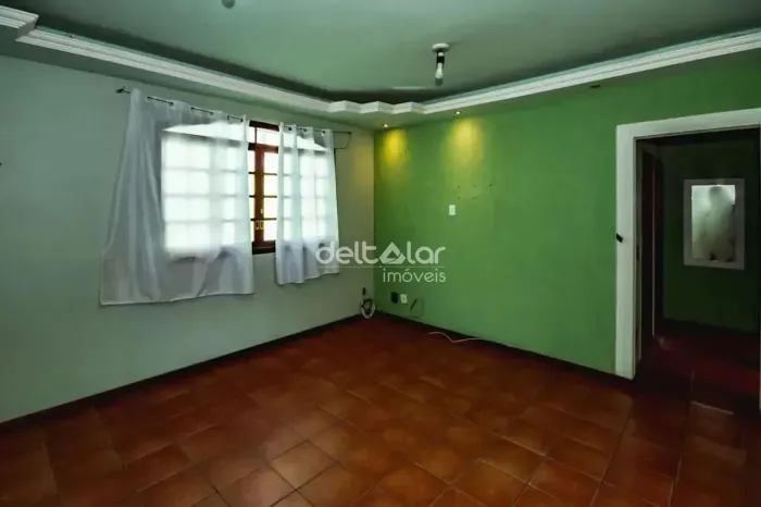 Casa com entrada coletiva para locação, 3 quartos, 1 vaga de garagem coberta no bairro San