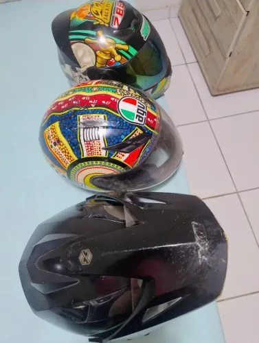 3 Capacetes AGV / TEXX / Liberty Evo por R$600