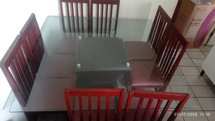 Mesa 8 Cadeiras Tampão de Vidro