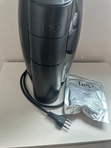 Cafeteira TRES seminova + kit de limpeza incluso