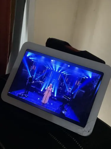 Echo Show 8 Amazon UHD Som 3d Camera Pra Ambiente