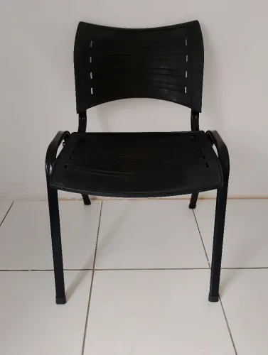 Cadeira Preta Empilhável Polipropileno 