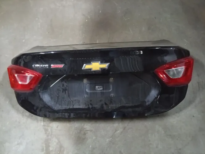 Tampa traseira cruze 2018.