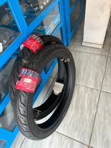 Vendo par de pneus novos kenda sem câmara dianteiro e traseiro 