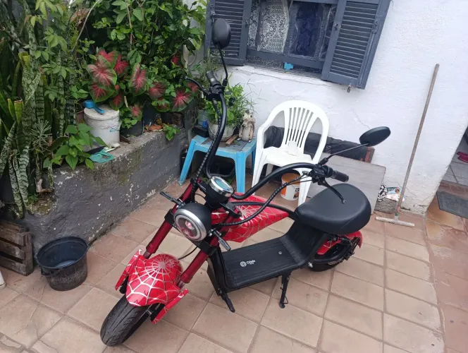 Motinha Elétrica Autopropelida 45 km/h - Edição Exclusiva Homem-Aranha