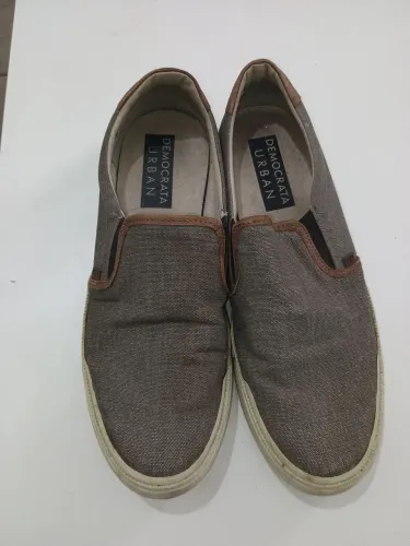 tenis democrata n°42 cinza