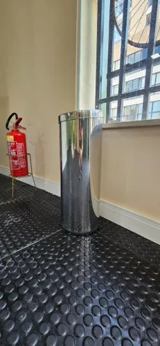 2 Lixeiras Cilíndricas de Inox Pesadas 55cm