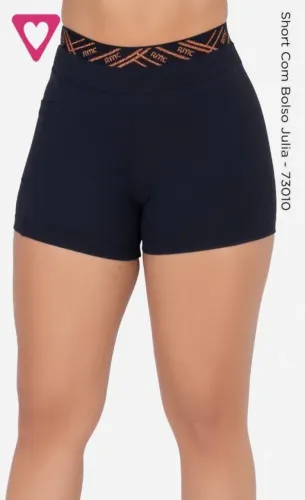 Várias roupas de academia da romance