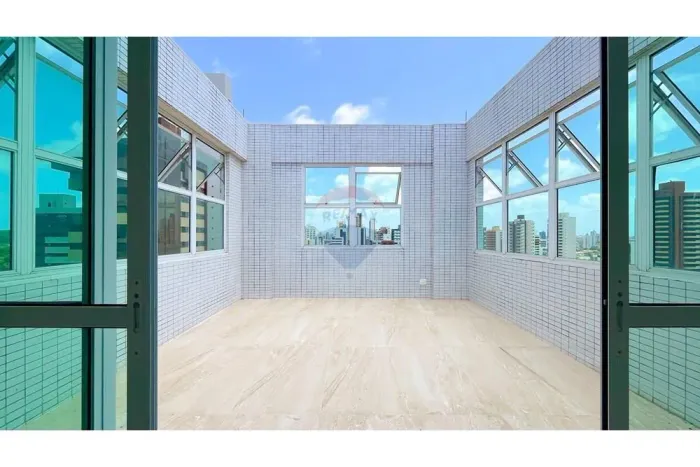 Vende-se/Cobertura Duplex com 166,61 m²  3 Suítes  3 Vagas  11º Andar  Tirol, Natal