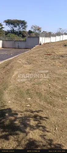 Terreno em condomínio fechado, com excelente localização.