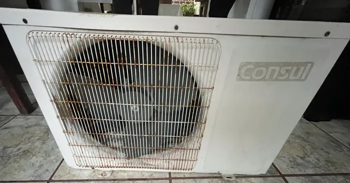Ar-condicionado Consul Split 12.000 BTUs 220V, completo.