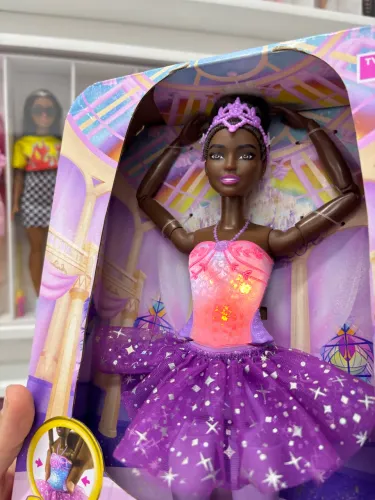 Barbie Bailarina Roxa - Luzes Brilhantes