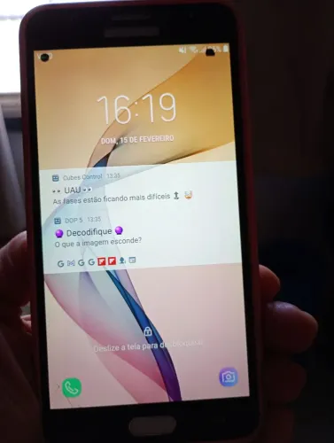 Vende se um celular Samsung j7