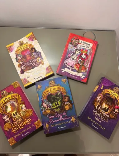 Livros Ever After High