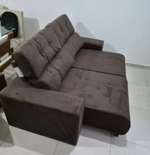 Sofá retrátil veludo Marron semi-novo 