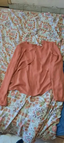 Camisa de poliéster salmão