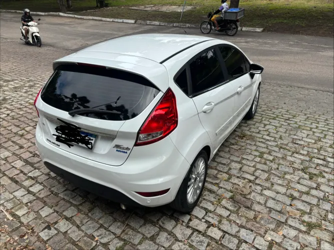Ford Fiesta Titanium 1.6 16V Flex Mec. 2015