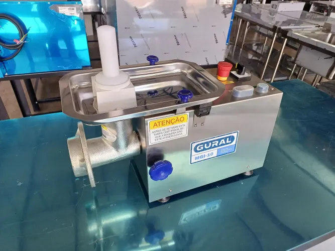 * Moedor de Carne MGI-10 30kg Gural