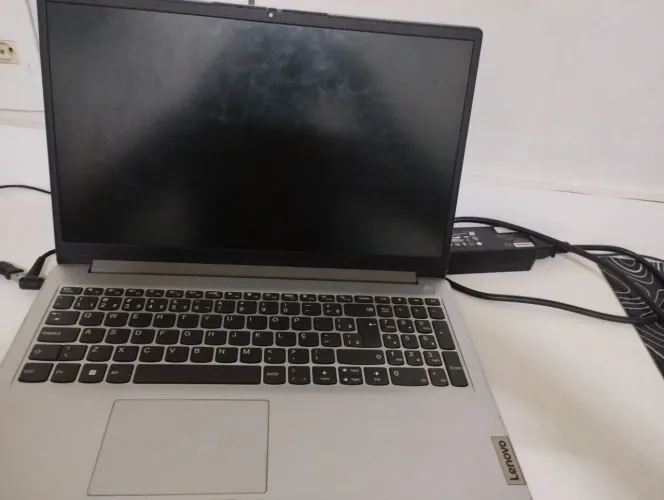 Lenovo ideaPad 1i 512gb SSD, 8gb RAM, I5 1235U