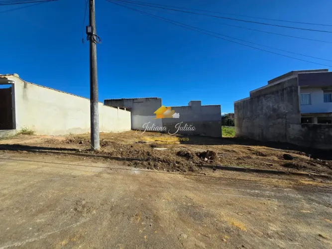 TERRENO COM 200M² A VENDA NO LOTEAMENTO QUINTA DA BOA VISTA, EM MACAÉ, RJ.
