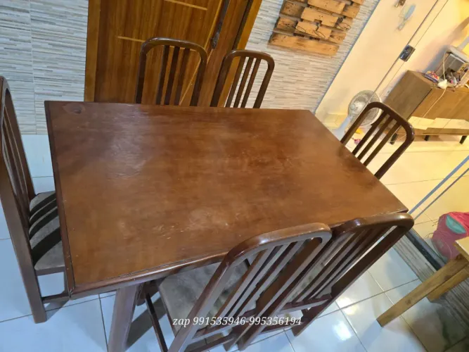Mesa com 6 cadeiras