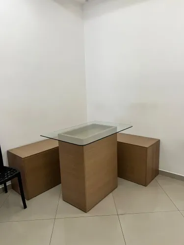 Conjunto Mesa e baús de canto