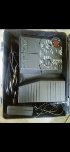 Pedaleira Zoom 606 guitar