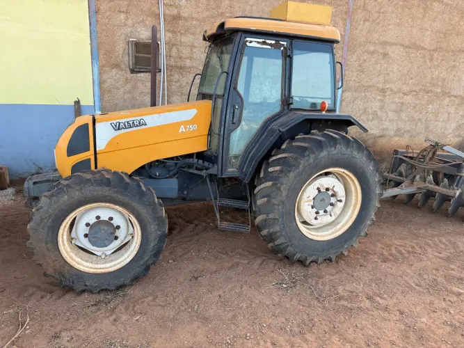 Trator Valtra A750