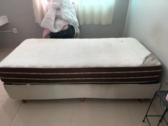 Vendo cama box + colchão solteiro bom pastor