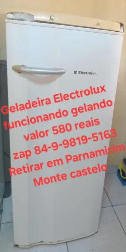 Geladeira funcionando gelando Valor 580 reais