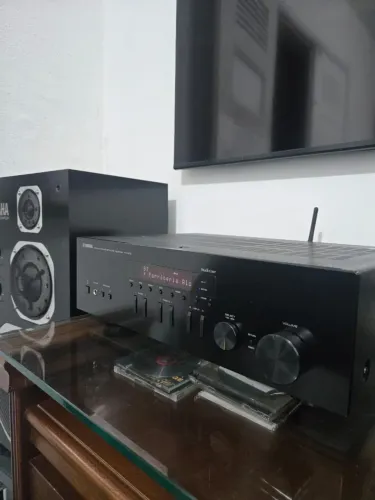 Amplificador integrado Yamaha RN 303