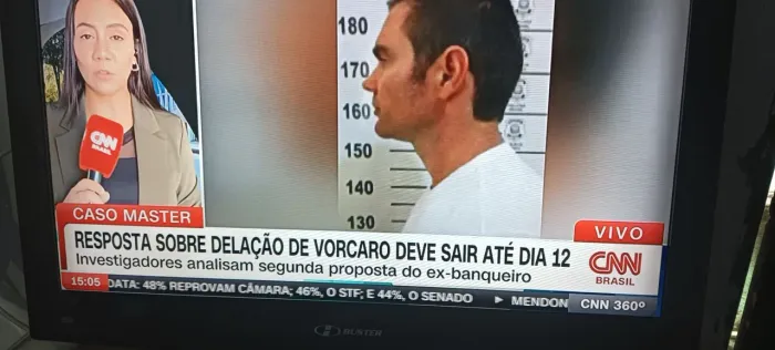 Vendo tv Hbuster. Película trincada e a tela está intacta. Imagem perfeita.