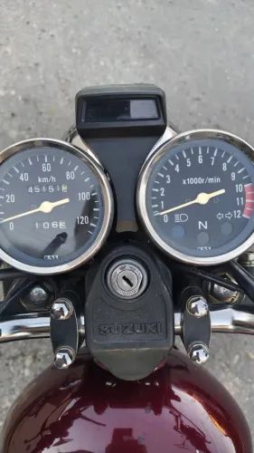 Vendo Suzuki Intruder 125 ano 10/11 motor feito e rodado 105 km