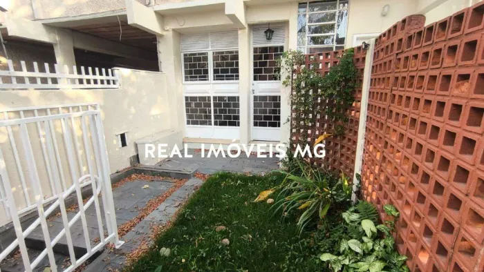 Casa para alugar com 2 quartos no bairro Santo Antônio - BH