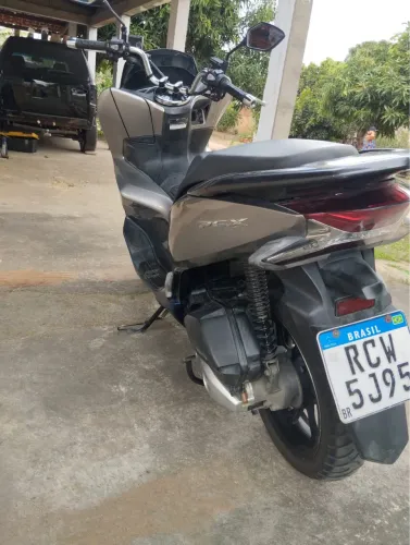 Moto impecável