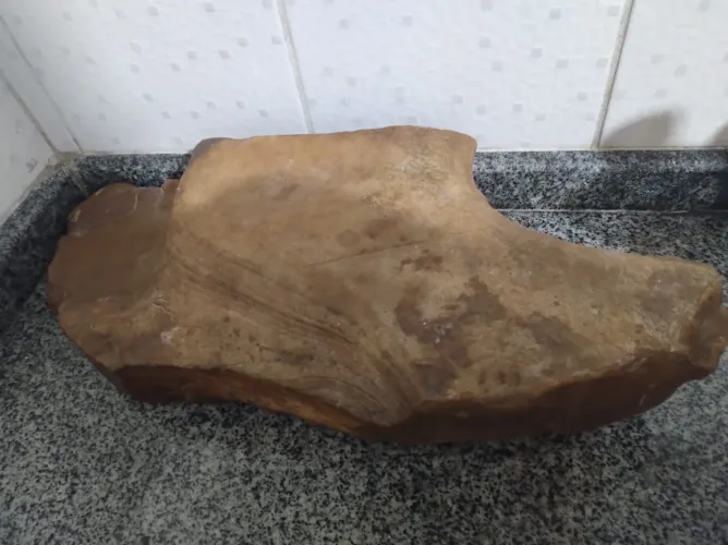 Pedra decorativa também útil para amolar facas