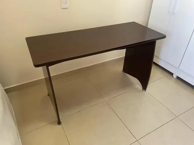 Mesa escritório cor mogno