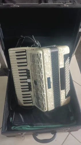 Acordeon Benson 120 baixos branca