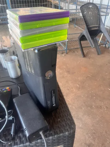Vendo Xbox 360 semi novo