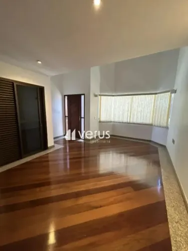 Casa para aluguel, 5 quartos, 3 suítes, 2 vagas, TABAJARAS - Uberlândia/MG