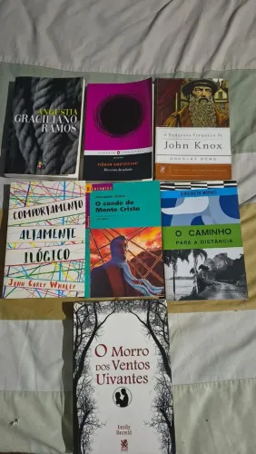 Livros literários à venda