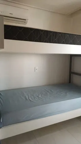 Cama beliche com colchões acompanha os colchões são duas camas 