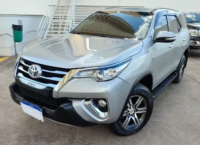 Toyota Hilux SW4 SR 4X2 2.7/ 2.7 Flex 16V Aut. 2017