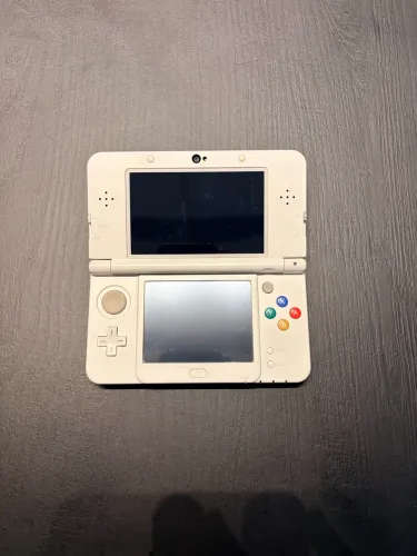 NEW 3DS BRANCO DUAL IPS 64GB + MARIO 3D LAND + POKÉMON 20TH