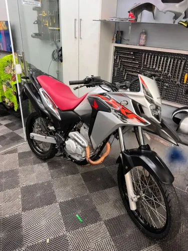 XRE 300 2021